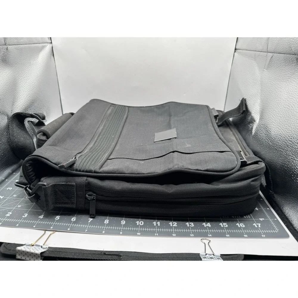 Leed's Black Messenger Bag Satchel Laptop Computer 8500-11